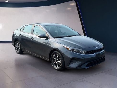 Used 2024 Kia Forte LXS w/ LXS Technology Package FWD image 7