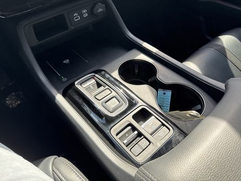 Used 2025 Honda Pilot EX-L image 32