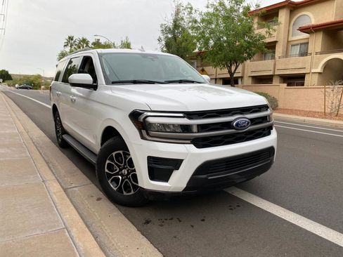 Used 2024 Ford Expedition XLT image 2