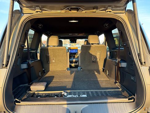 Used 2024 Lexus GX 550 w/ Accessory Package (2T) image 17