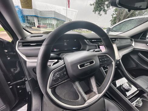 Used 2023 Jeep Grand Cherokee Limited w/ Black Appearance Package RWD image 10