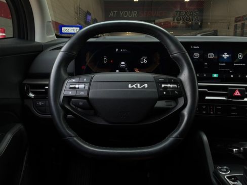 Used 2026 Kia Sportage LX FWD image 32