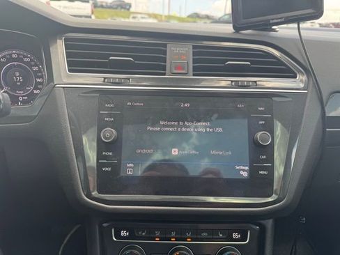 Used 2018 Volkswagen Tiguan SEL Premium w/ 3rd Row Seat Package image 20