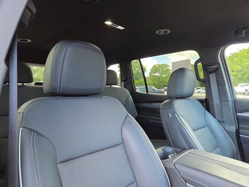 Used 2025 Buick Enclave Preferred w/ Super Cruise Package FWD image 16