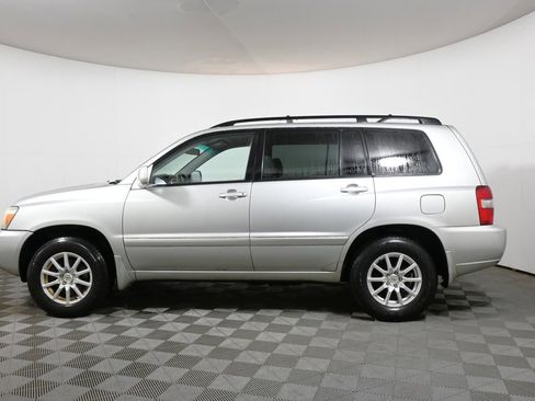 Used 2004 Toyota Highlander 4WD image 2