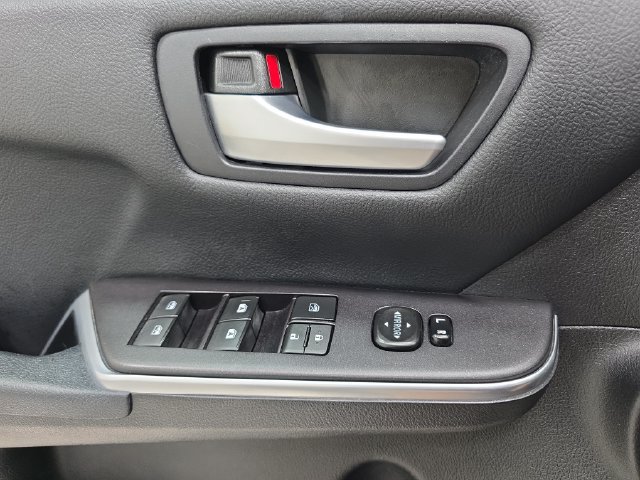 Used 2016 Toyota Camry SE w/ Moonroof Package FWD image 28