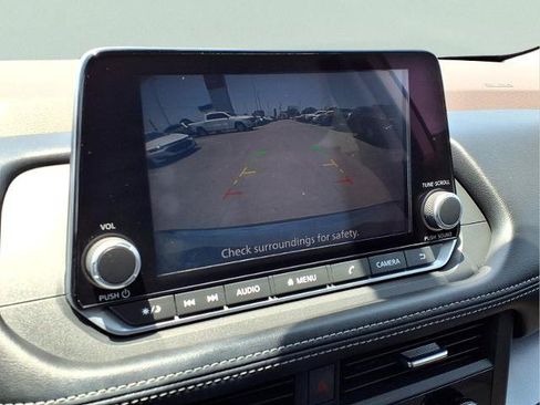 Certified 2023 Nissan Rogue SV FWD image 17