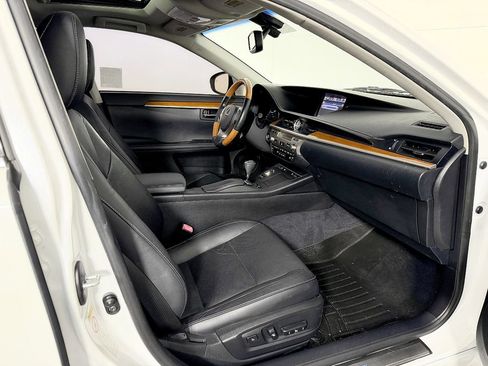 Used 2014 Lexus ES 300h w/ Luxury Package w/Bamboo Trim FWD image 22