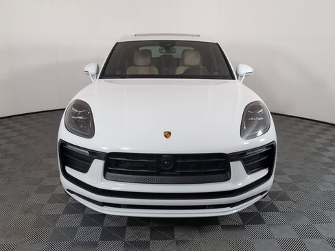 Used 2025 Porsche Macan image 11