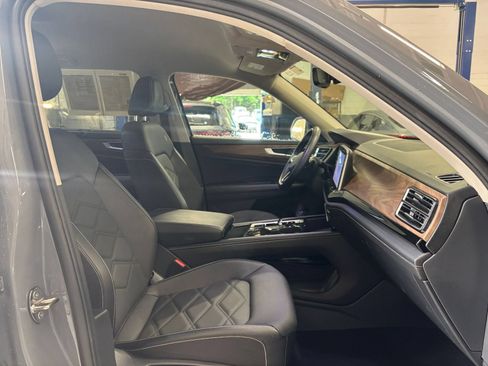 Used 2026 Volkswagen Atlas SE FWD image 25