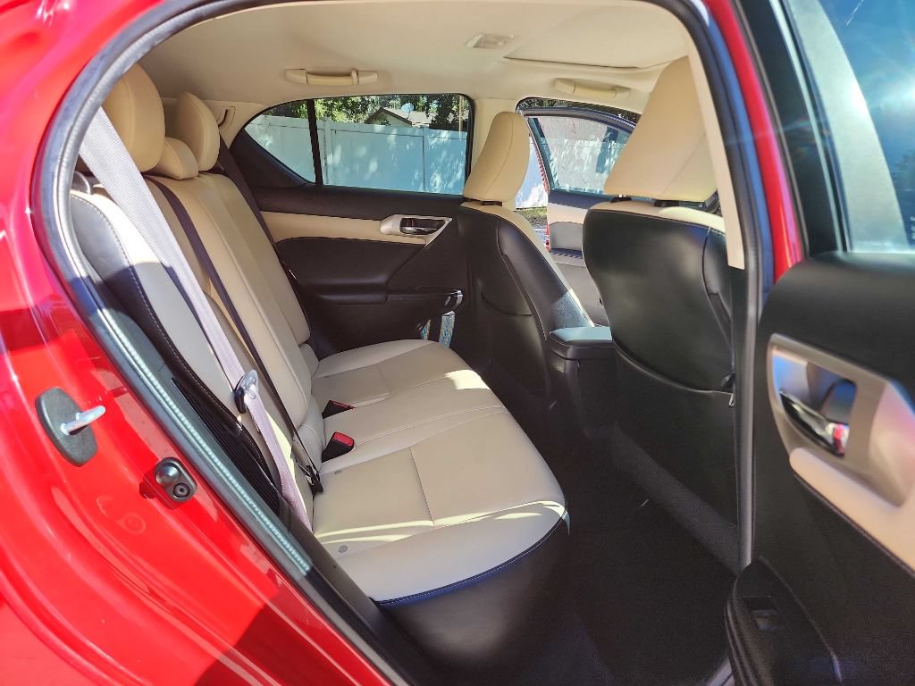 Used 2015 Lexus CT 200h w/ Seat Comfort Package FWD image 33