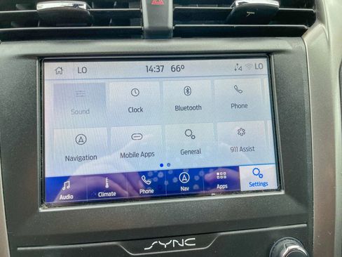 Used 2020 Ford Fusion SE image 19