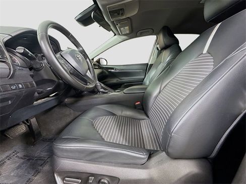 Used 2021 Toyota Camry SE image 19