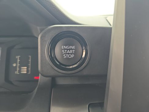 Certified 2025 Toyota Tacoma SR5 AWD/4WD image 19