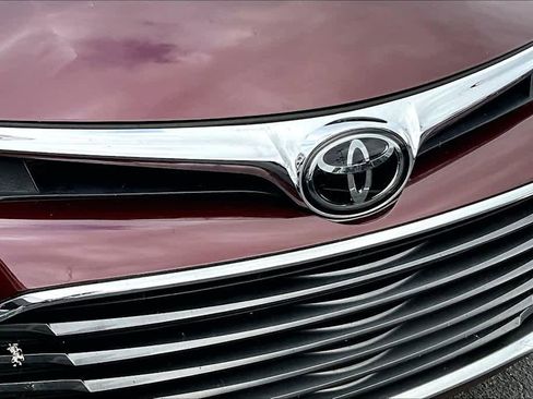 Used 2017 Toyota Avalon XLE Premium image 27