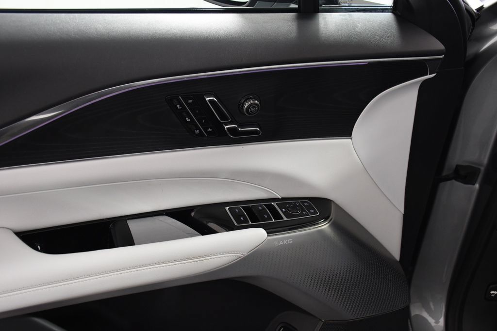 Used 2024 Cadillac Lyriq Luxury RWD image 15
