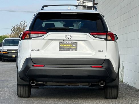 Used 2025 Toyota RAV4 XLE w/ Convenience Package FWD image 5