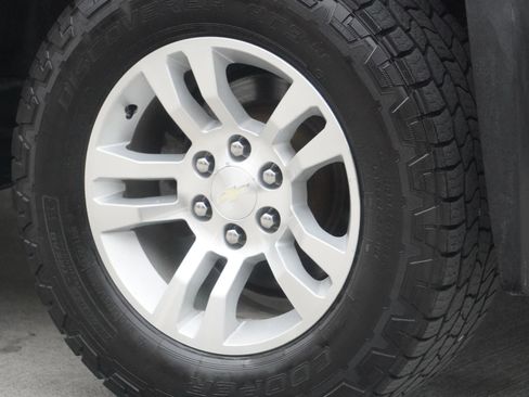 Used 2018 Chevrolet Silverado 1500 LT w/ All Star Edition AWD/4WD image 36