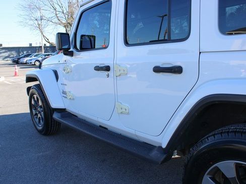 Used 2018 Jeep Wrangler Unlimited Sahara image 46