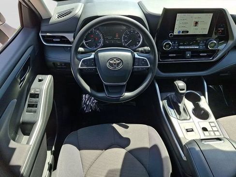 Used 2023 Toyota Highlander L FWD image 13