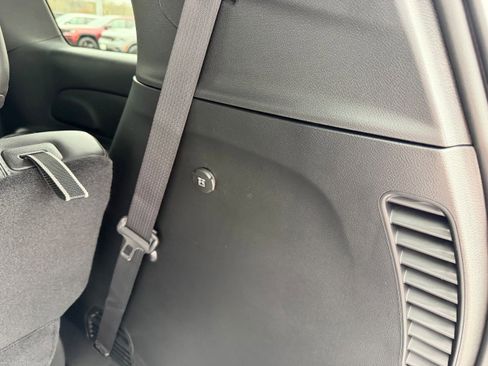 New 2026 Chrysler Pacifica Select image 16