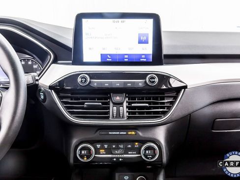 Used 2021 Ford Escape SE image 17