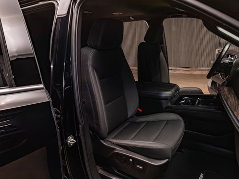 Used 2025 Chevrolet Tahoe LS image 28