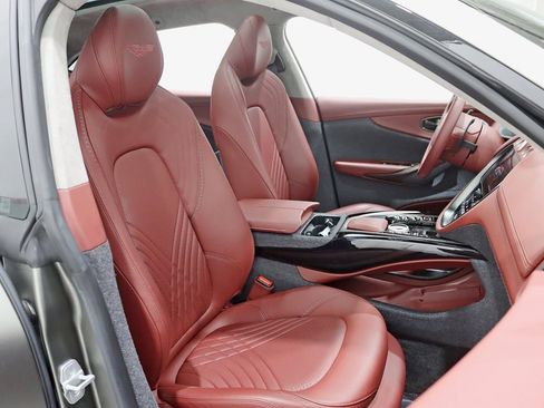 Used 2021 Aston Martin DBX image 35