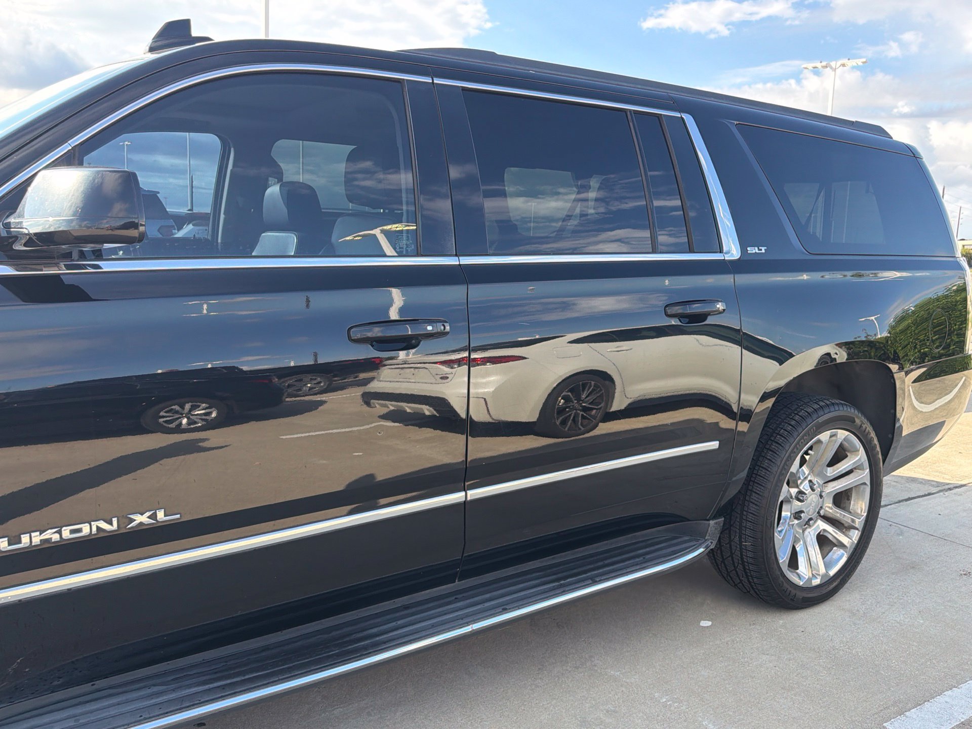 Used 2018 GMC Yukon XL SLT w/ Premium Edition AWD/4WD image 6