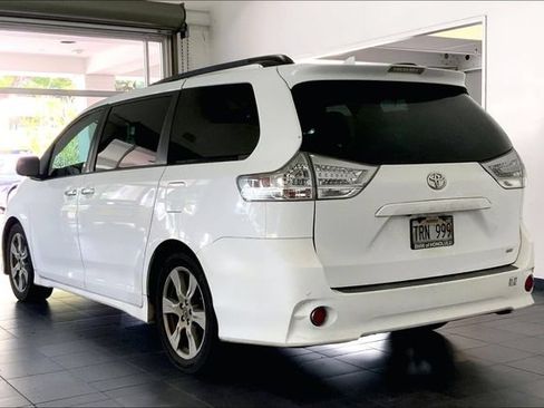 Used 2018 Toyota Sienna SE Premium FWD image 5