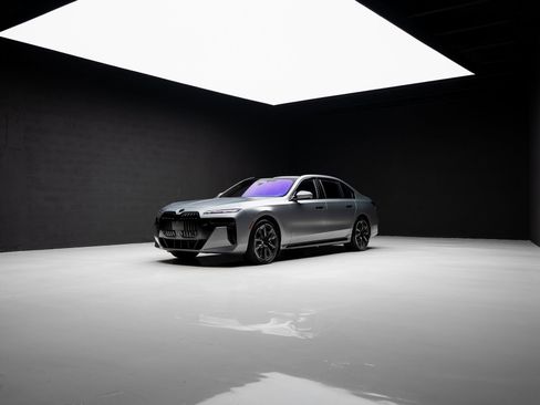 Used 2023 BMW 760i xDrive w/ Executive Package image 85