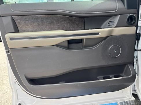 Used 2019 Ford Expedition Limited w/ Equipment Group 301A RWD image 22