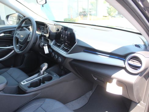 New 2026 Chevrolet Trax LS w/ LS Convenience Package FWD image 11