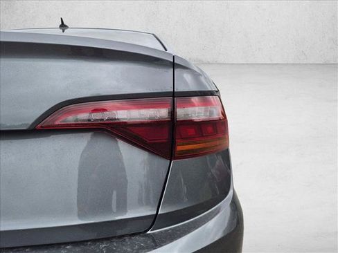 Used 2019 Volkswagen Jetta SE w/ Cold Weather Package FWD image 12