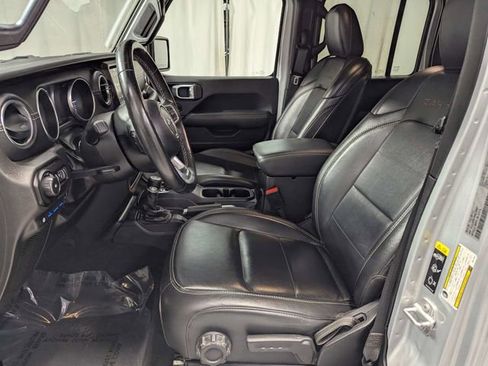 Used 2022 Jeep Wrangler Unlimited Sahara w/ Cold Weather Group image 10