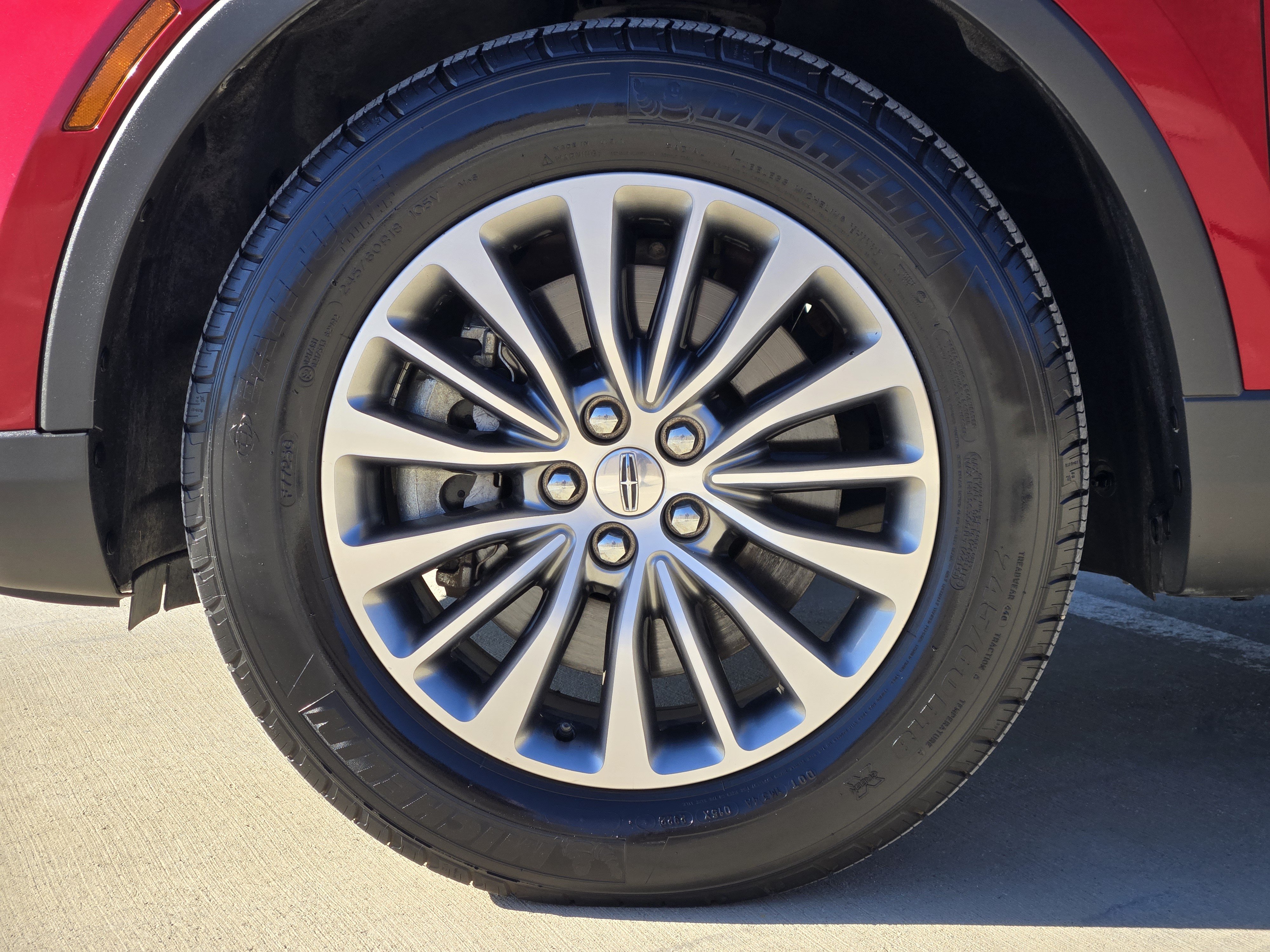 Used 2018 Lincoln MKX Select w/ Select Plus Package FWD image 11