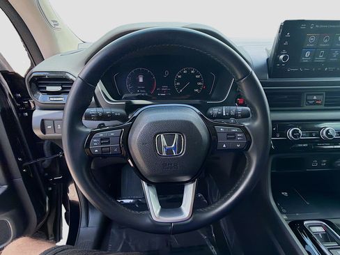 Used 2023 Honda Pilot Touring image 10