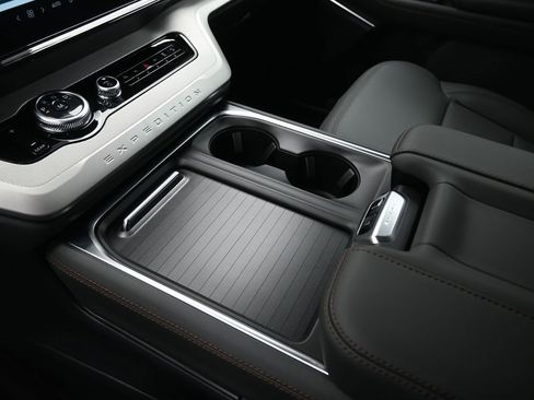 New 2025 Ford Expedition Active image 16