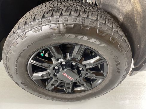 Used 2024 GMC Sierra 2500 AT4 w/ AT4 Premium Plus Package image 11