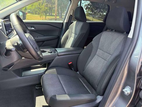 Used 2025 Nissan Rogue SV AWD/4WD image 19