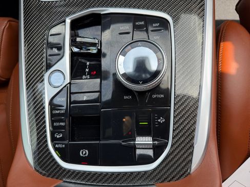Used 2025 BMW X7 M60i AWD/4WD image 18