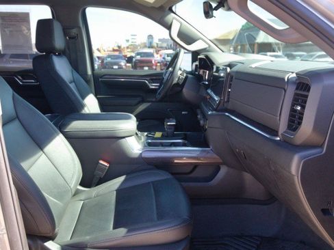 Used 2024 Chevrolet Silverado 1500 LTZ image 39