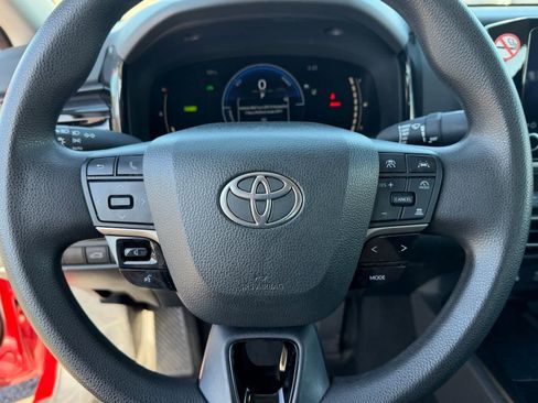 Used 2025 Toyota Camry LE image 13