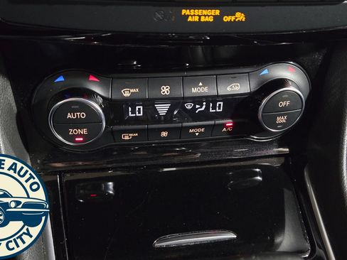 Used 2018 INFINITI QX30 AWD image 16