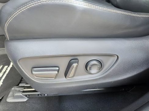 Used 2019 Toyota RAV4 Limited image 16