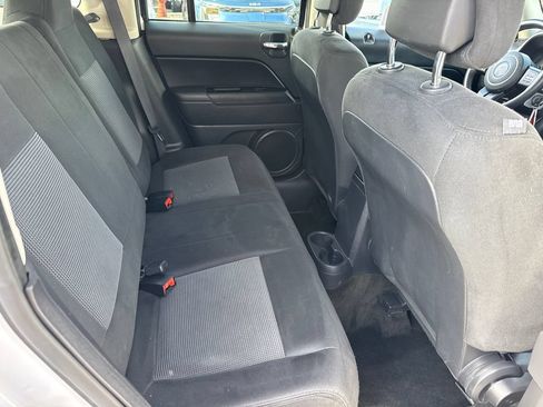Used 2017 Jeep Patriot Latitude AWD/4WD image 20