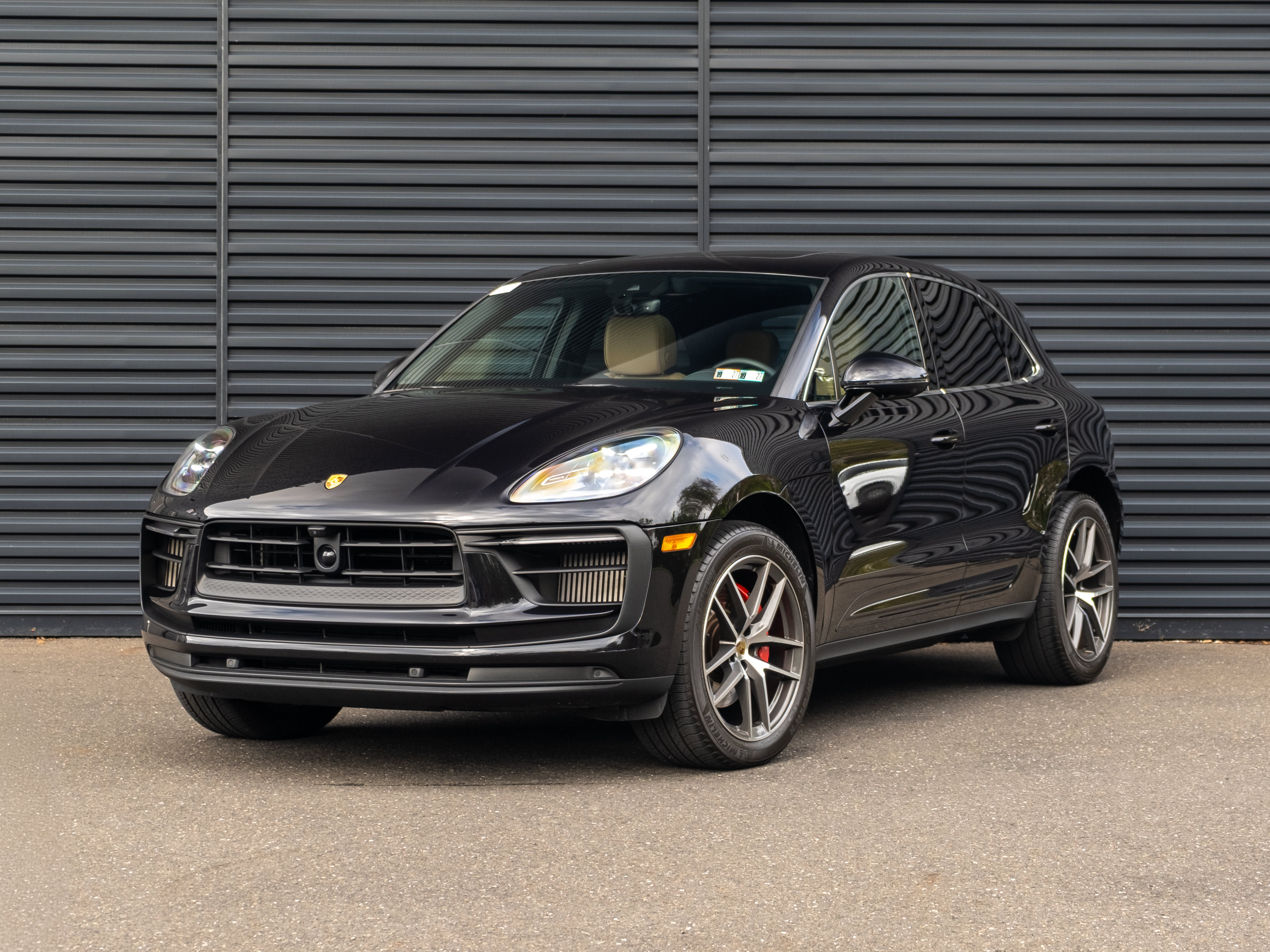Certified 2023 Porsche Macan S AWD/4WD image 1
