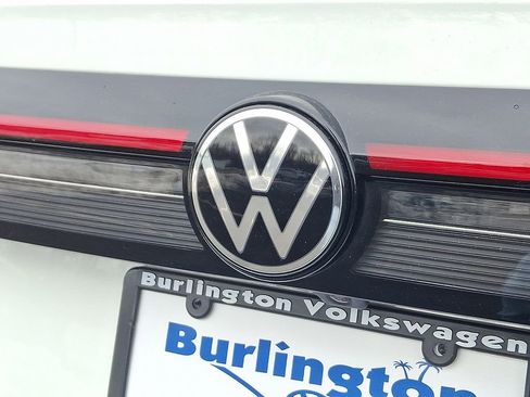 Certified 2025 Volkswagen Taos SE image 31