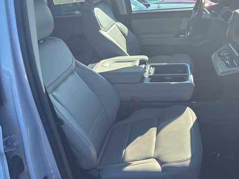 Used 2025 Ford Expedition Active RWD image 9