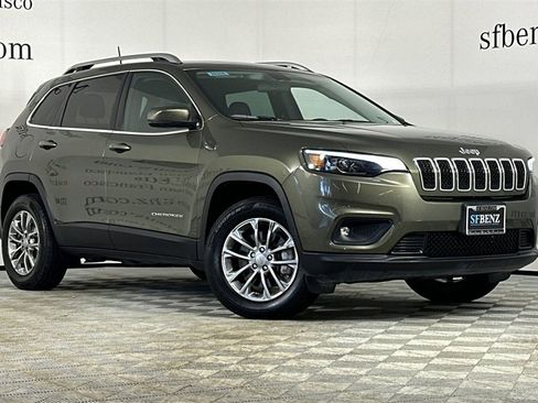 Used 2019 Jeep Cherokee Latitude Plus w/ Cold Weather Group image 2